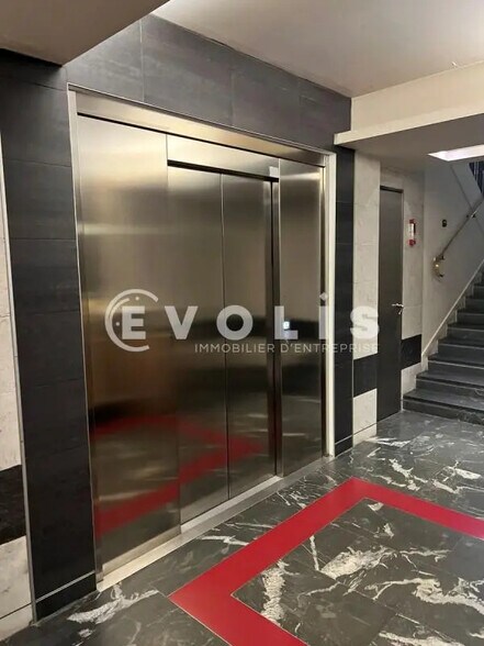 Office in Paris for lease - Building Photo - Image 2 of 8