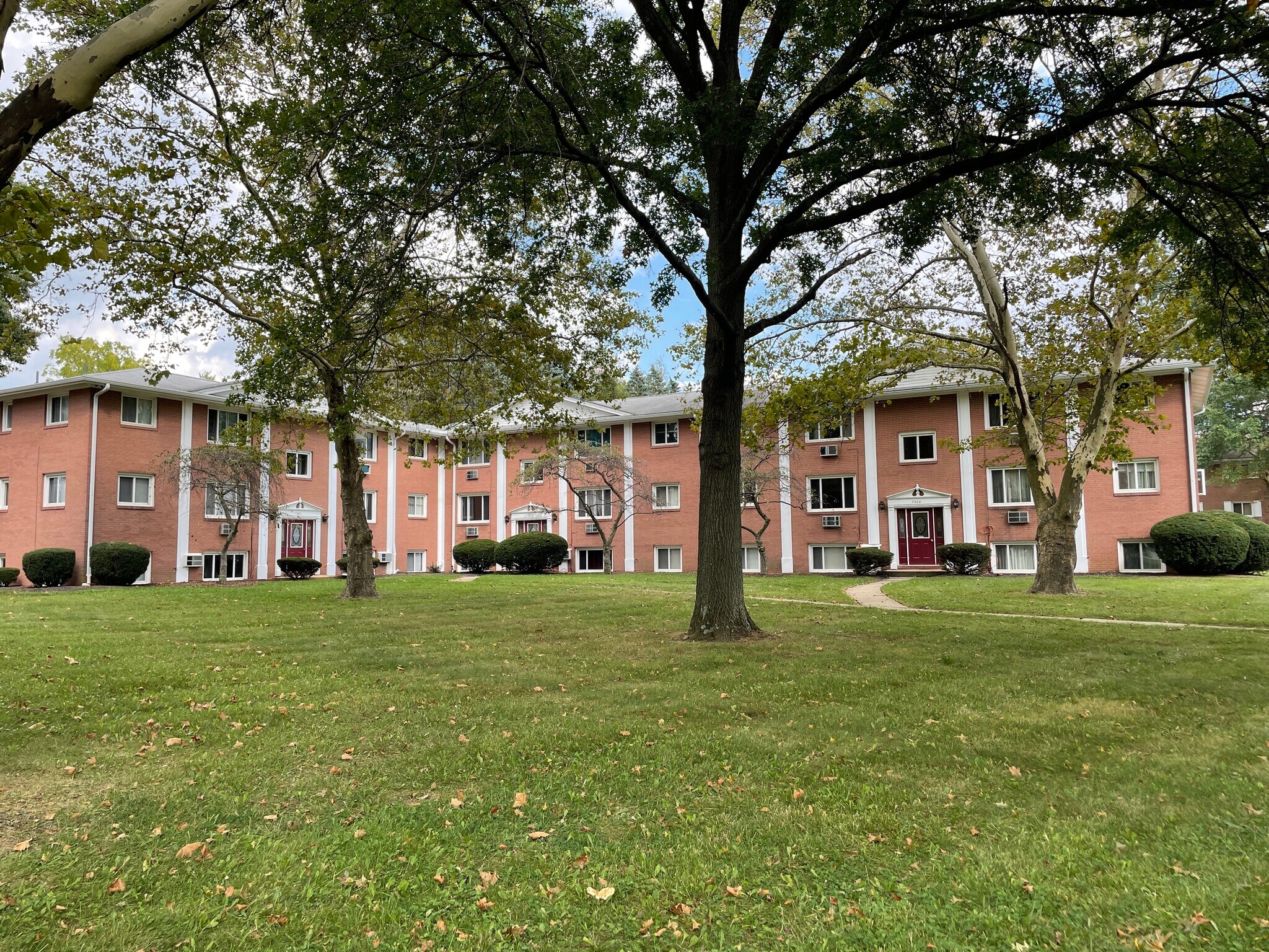 7300-7344 Beverly Ave NE, Canton, OH for sale Building Photo- Image 1 of 1