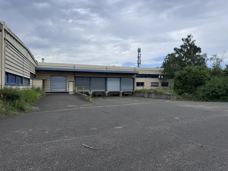 Office in Lissieu for lease - Building Photo - Image 2 of 17