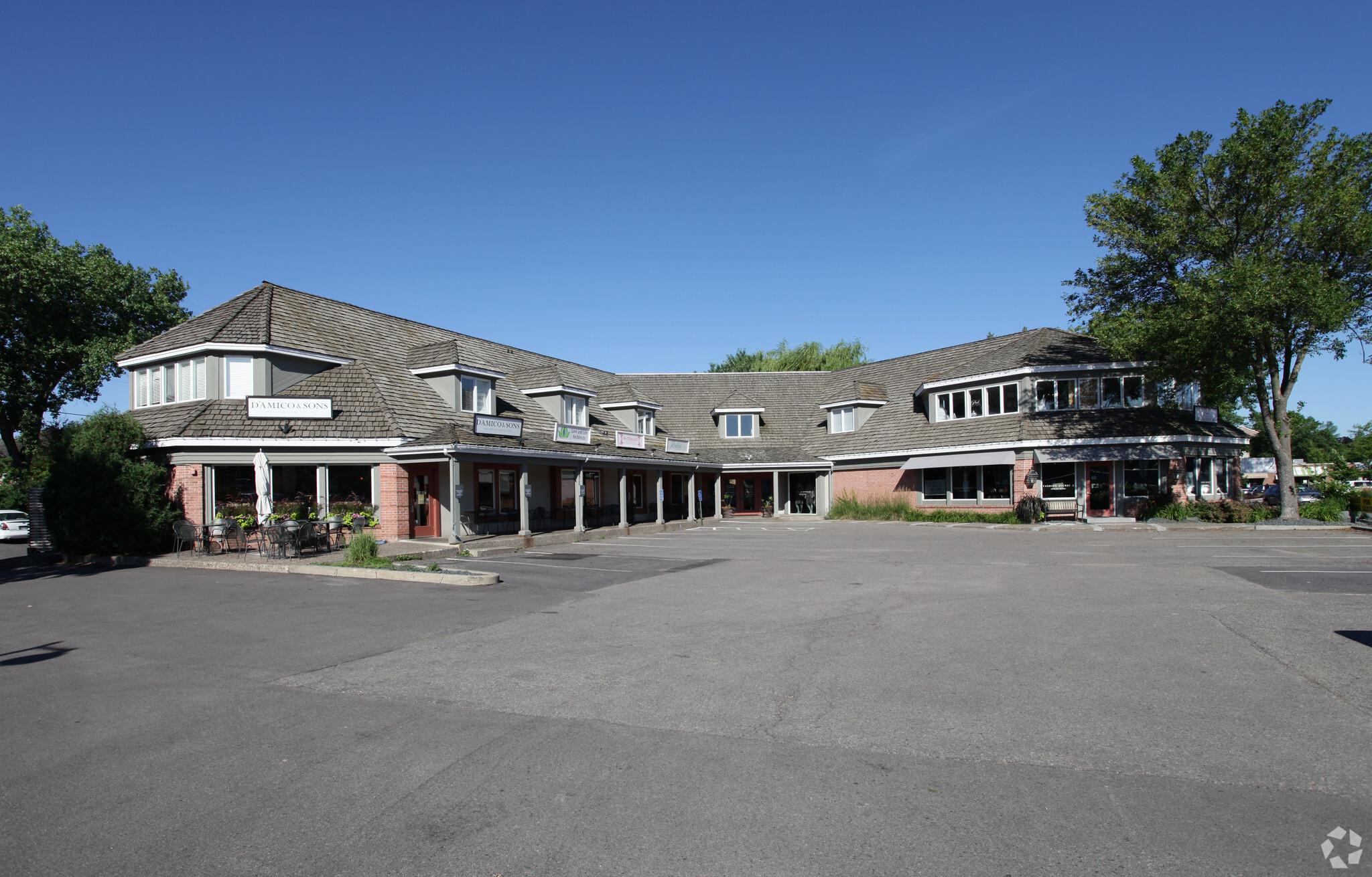 810 E Lake St, Wayzata, MN for lease Building Photo- Image 1 of 4