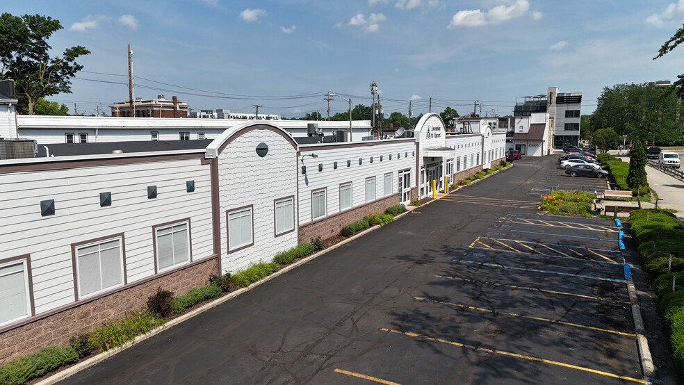 1001 Broad Ripple Ave, Indianapolis, IN for lease - Building Photo - Image 1 of 5