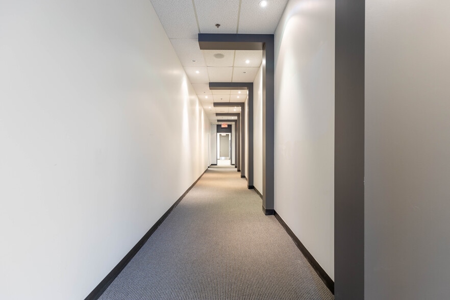 4921-4939 Rue Lévy, Saint-Laurent, QC for lease - Interior Photo - Image 2 of 14