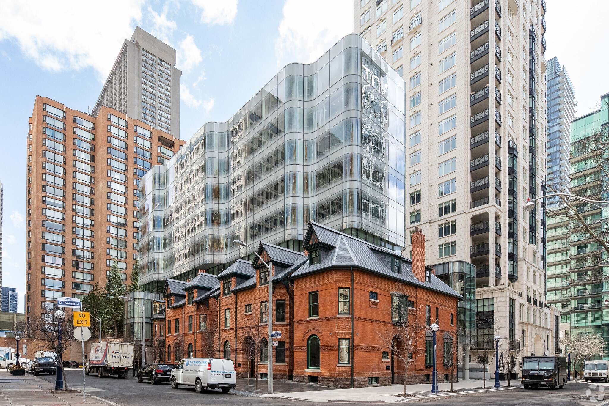 7 St. Thomas St, Toronto, ON for sale Primary Photo- Image 1 of 1