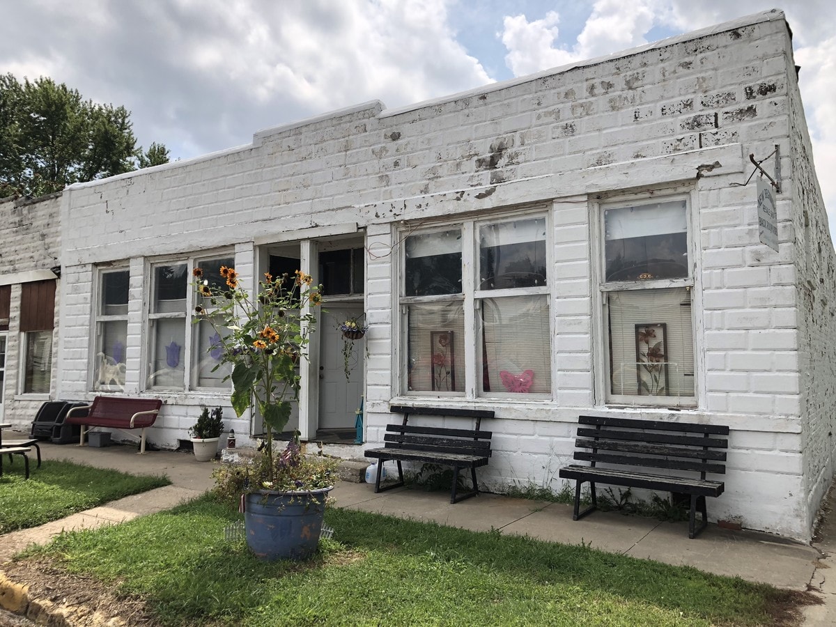 101 S First St, Brownstown, IL 62418