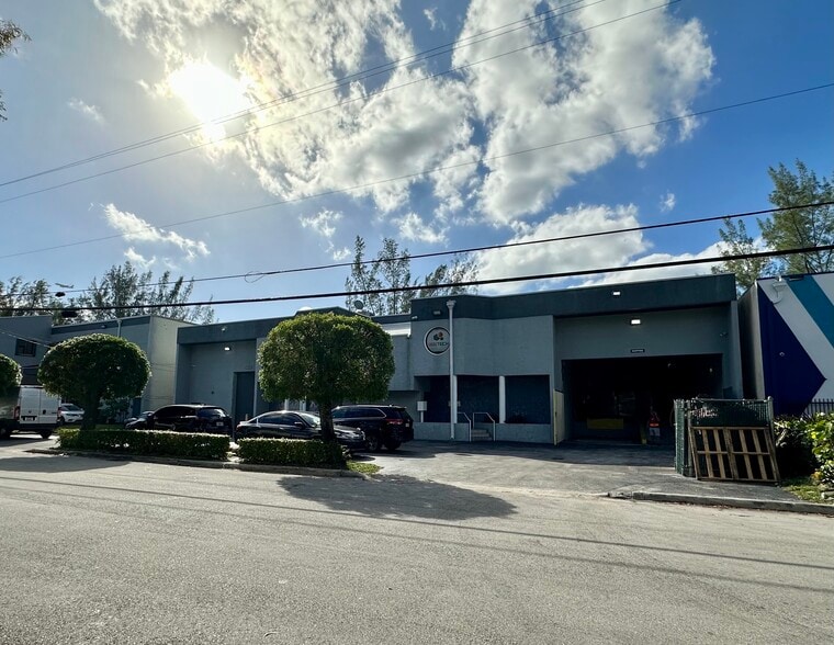 2000-2010 NW 93rd Ave, Miami, FL for lease - Building Photo - Image 1 of 20