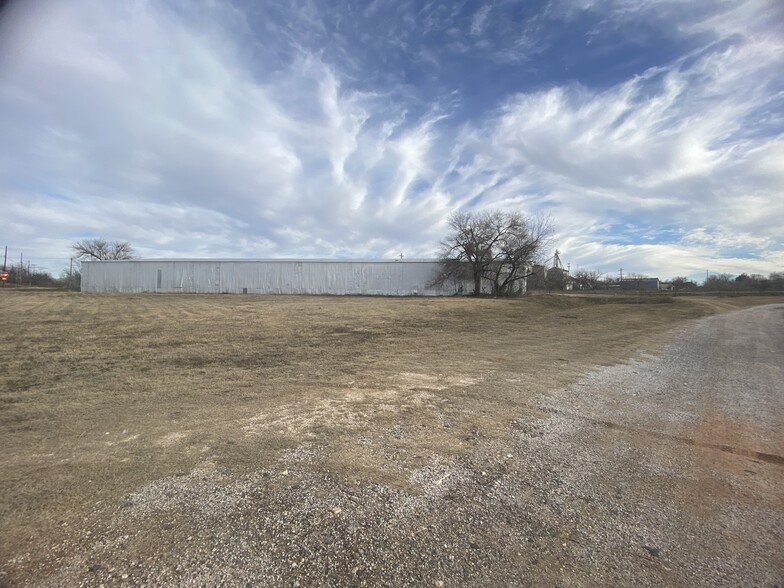 100 W 12th St, Sweetwater, TX for sale - Primary Photo - Image 1 of 8