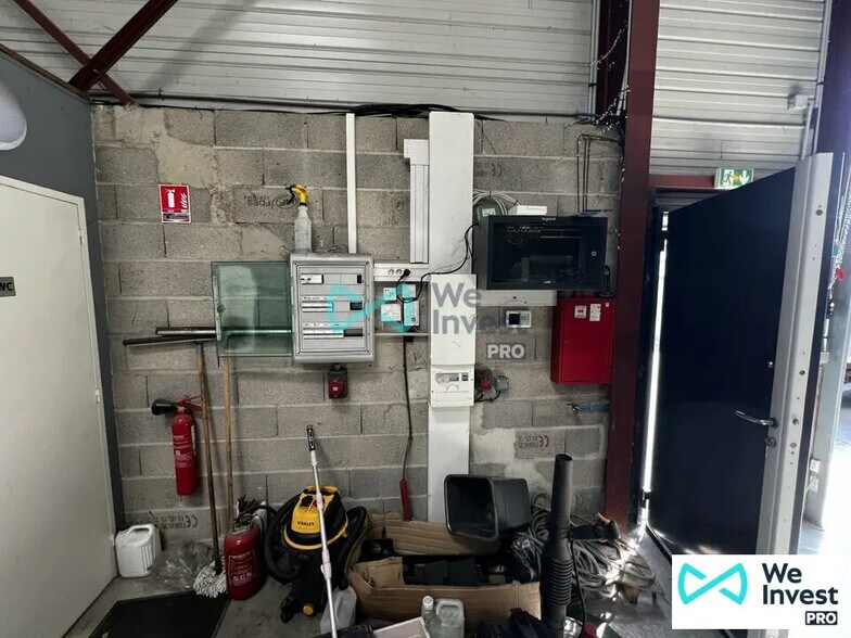 Flex in Reims for lease - Interior Photo - Image 3 of 5