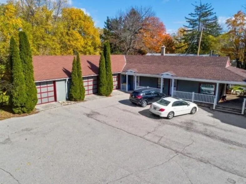 N70W5334 Bridge Rd, Cedarburg, WI 53012