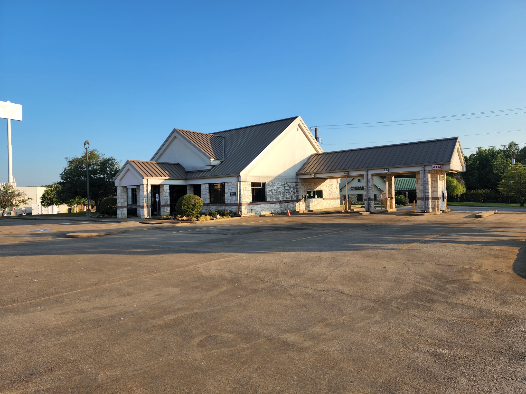 16920 Village Lake Dr, Lindale, TX for lease Building Photo- Image 1 of 6