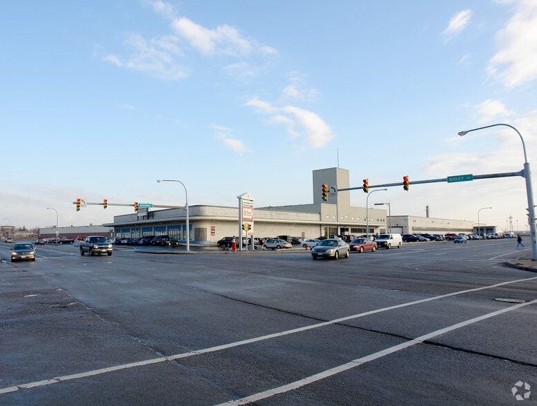 1700 Broadway St, Buffalo, NY for lease - Primary Photo - Image 1 of 7