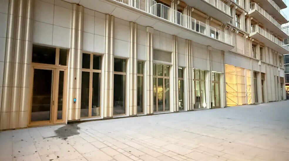 Retail in Paris for lease - Building Photo - Image 3 of 6