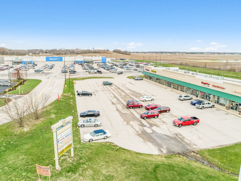 12547 ST Route 143, Highland, IL for lease - Building Photo - Image 1 of 10