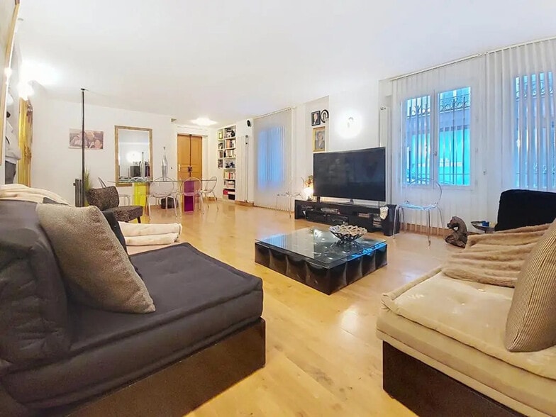 Office in Paris for sale - Interior Photo - Image 2 of 6