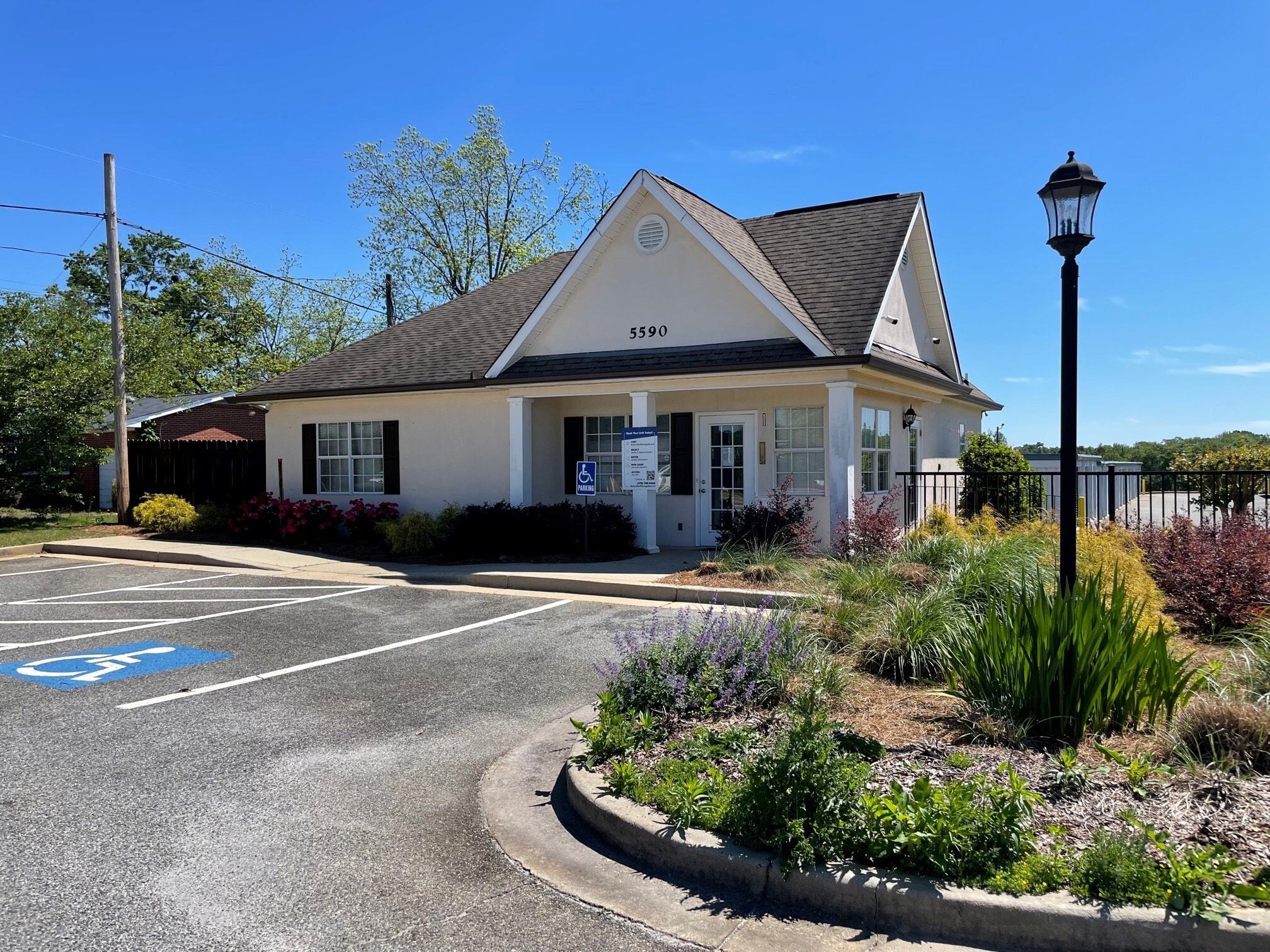 5590 Houston Rd, Macon, GA 31216 Freestanding Office Building