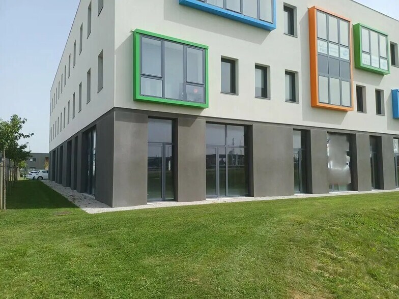 Office in Ifs for lease - Building Photo - Image 2 of 8