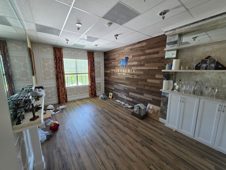 1044 US Highway 1, Jupiter, FL for lease - Interior Photo - Image 2 of 20