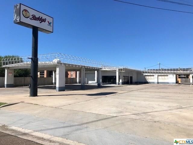 302 E Mockingbird Ln, Victoria, TX for sale - Other - Image 1 of 1