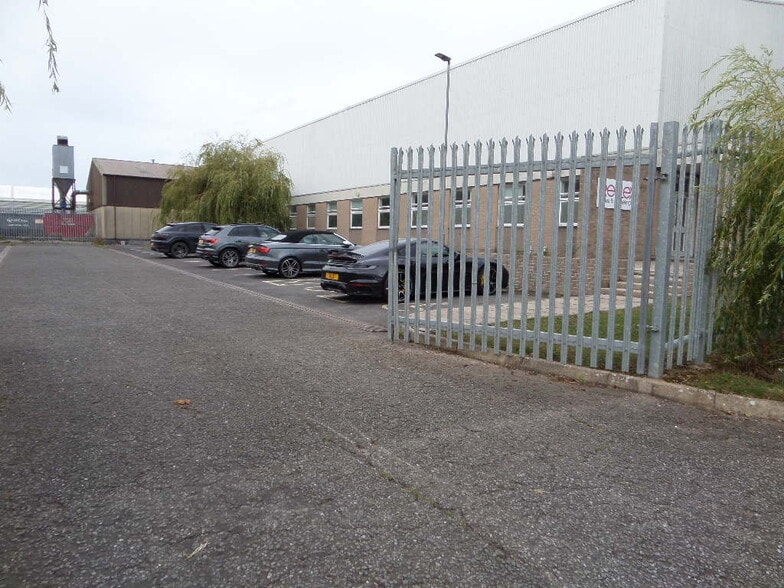 Cheapside, Bridgend for lease - Building Photo - Image 2 of 9