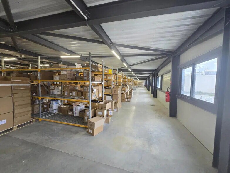 Industrial in La Garde for lease - Building Photo - Image 2 of 9