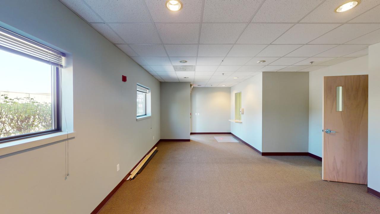 725 W Fabyan Pky, Batavia, IL for lease Interior Photo- Image 1 of 26