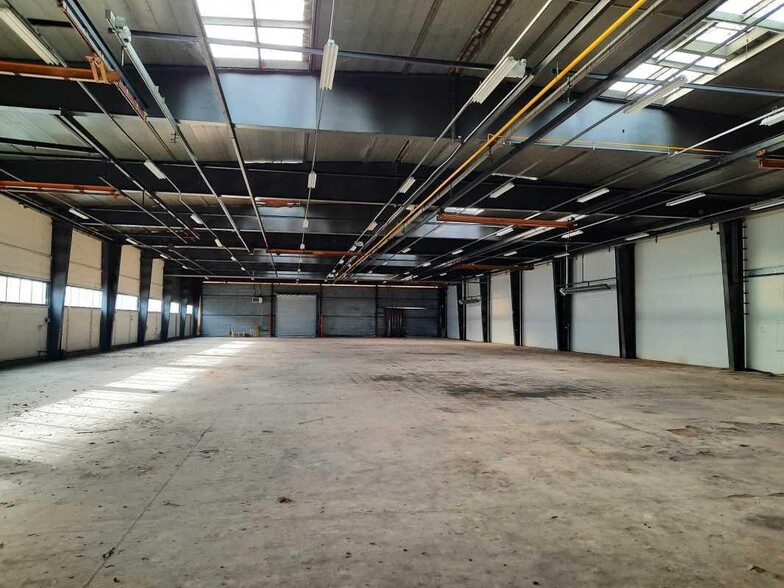 Office in Vénissieux for lease - Interior Photo - Image 1 of 7