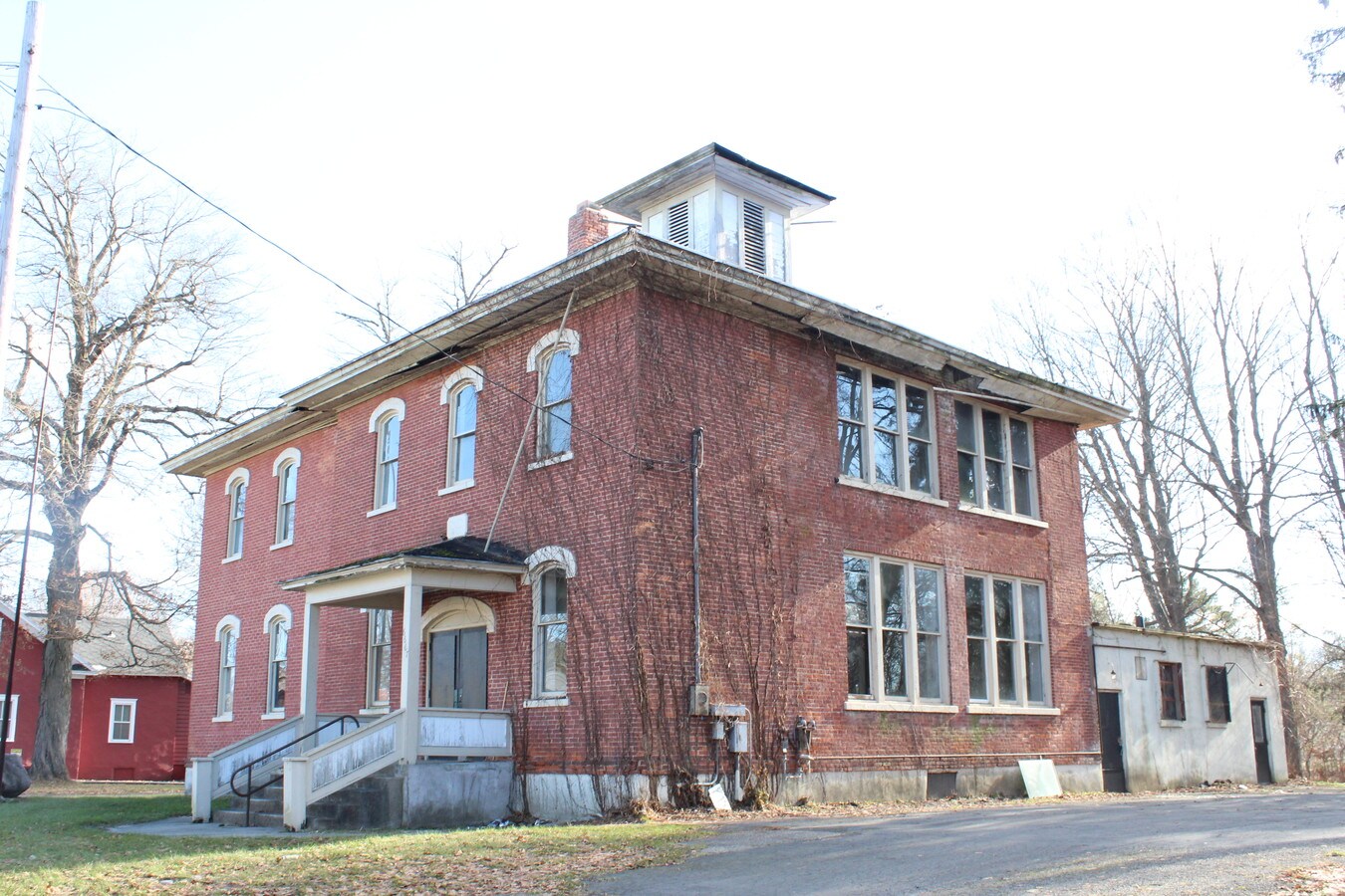 6667 Stadium Dr, Kalamazoo, MI 49009