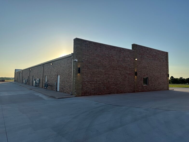 2946 NW 32nd St, Newcastle, OK for lease - Building Photo - Image 3 of 6