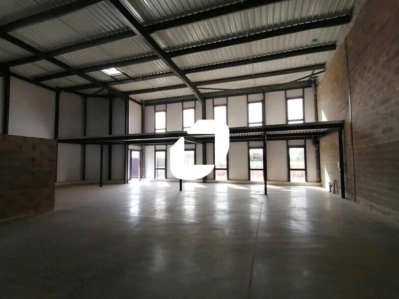 Flex in Sète for lease - Building Photo - Image 3 of 10