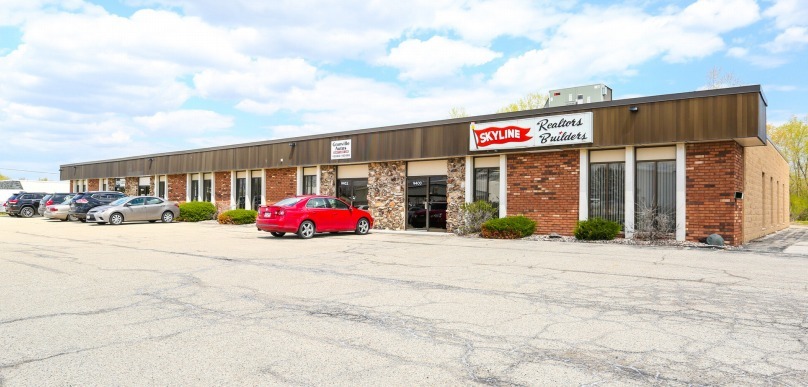 9400-9406 N 107th St, Milwaukee, WI for sale - Primary Photo - Image 1 of 3