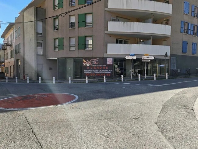 Location Commerce 361 m²