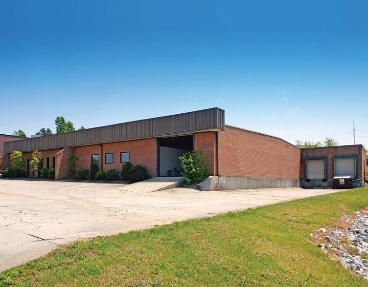 704 Mcway Dr, High Point, NC for lease - Building Photo - Image 1 of 2