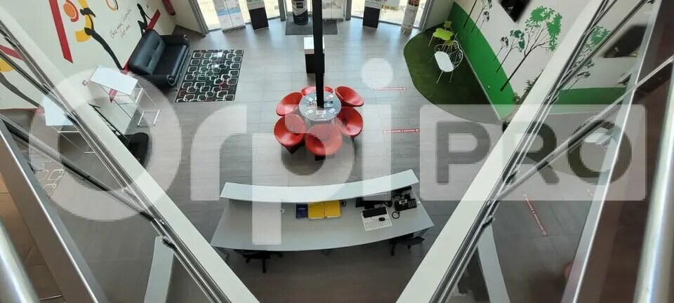 Retail in Limoges for lease Building Photo- Image 1 of 13