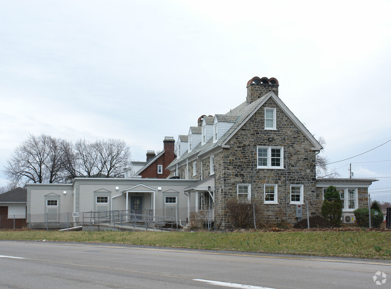 3907 N Front St, Harrisburg, PA for sale - Building Photo - Image 2 of 6