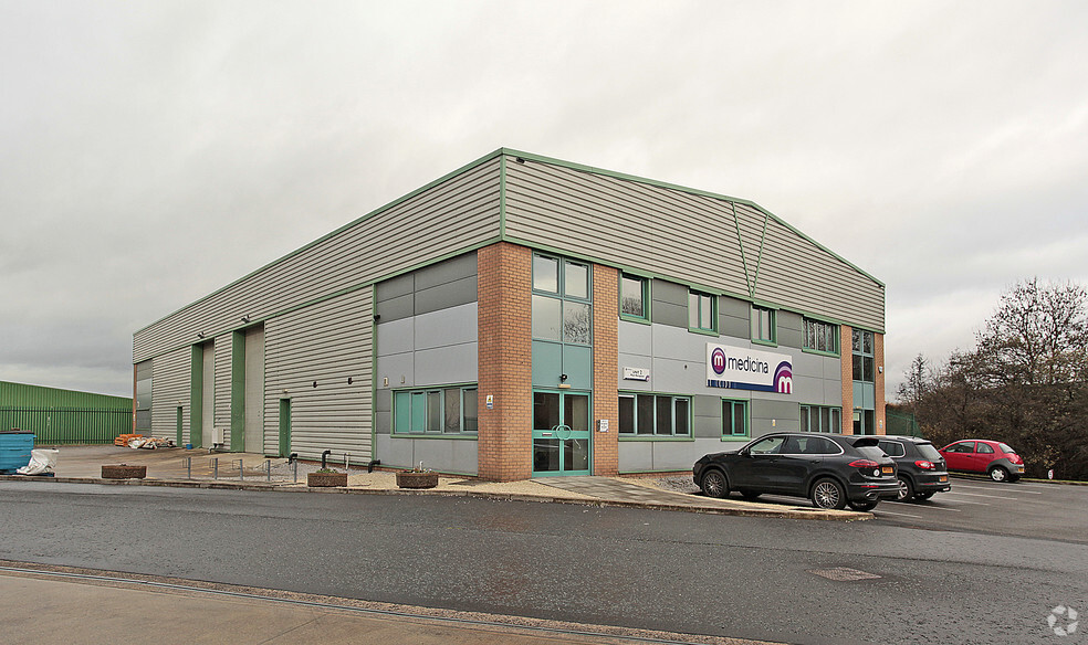 Station Rd, Bolton for lease - Primary Photo - Image 1 of 3