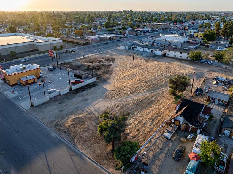 108 - 118 Chester ave, Bakersfield, CA for sale - Building Photo - Image 3 of 5