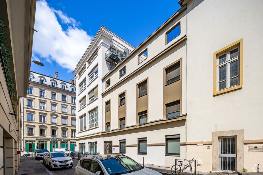 Office in Lyon for lease - Building Photo - Image 3 of 3