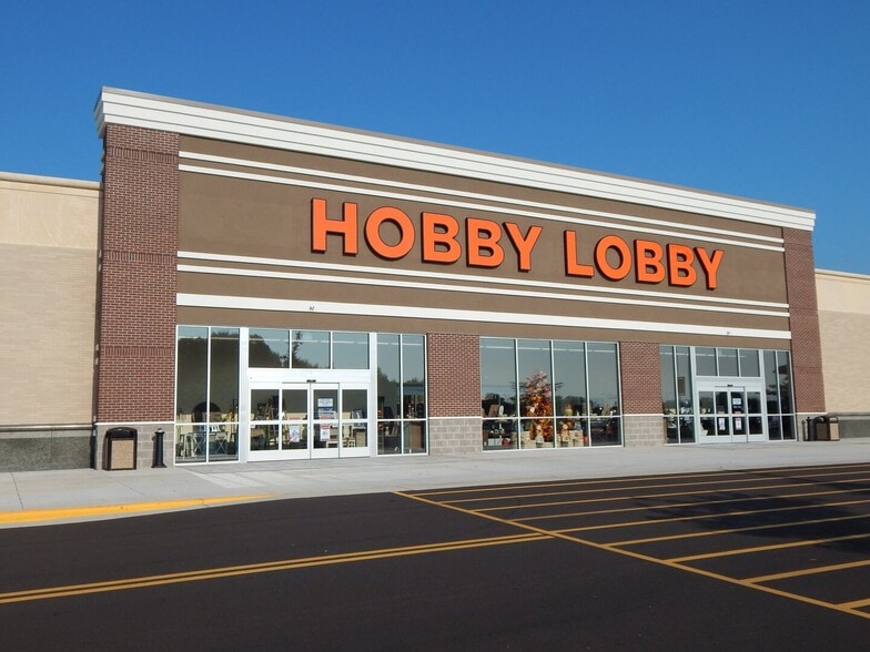 4800 Golf Rd, Eau Claire, WI for lease - Building Photo - Image 3 of 12