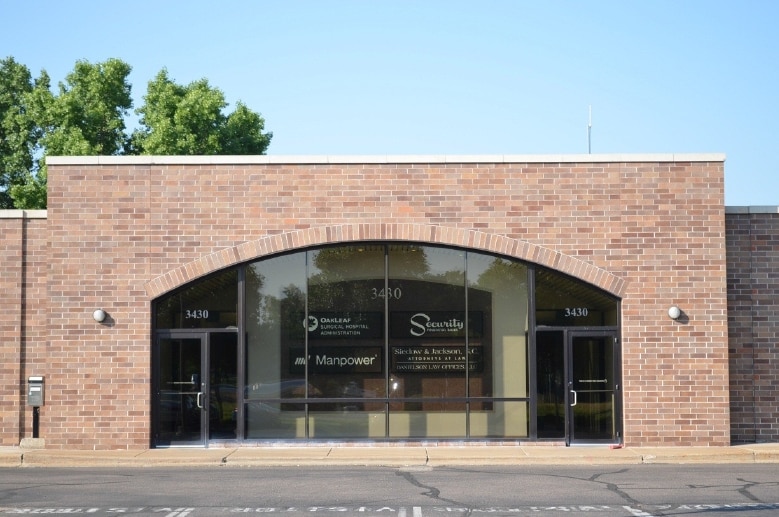 3430 Oakwood Mall Dr, Eau Claire, WI for lease - Building Photo - Image 3 of 5