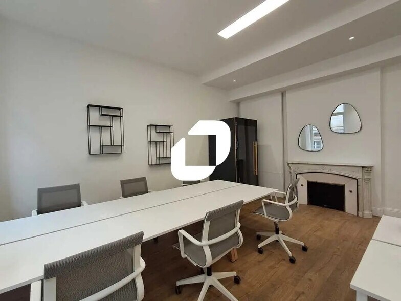 Office in Bordeaux for lease - Interior Photo - Image 2 of 9