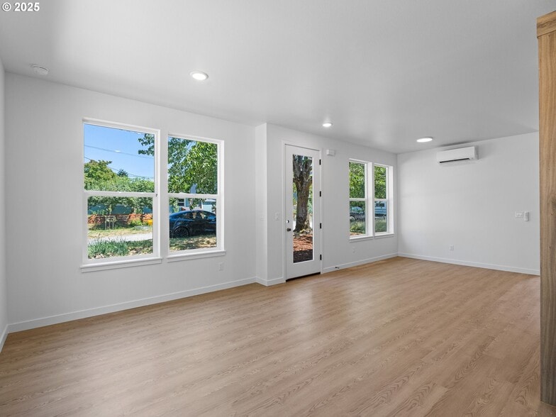 2901 73rd Ave, Portland, OR for sale - Building Photo - Image 2 of 10