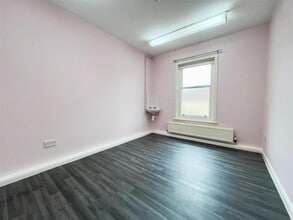 Holywell St, Chesterfield for lease Interior Photo- Image 2 of 5
