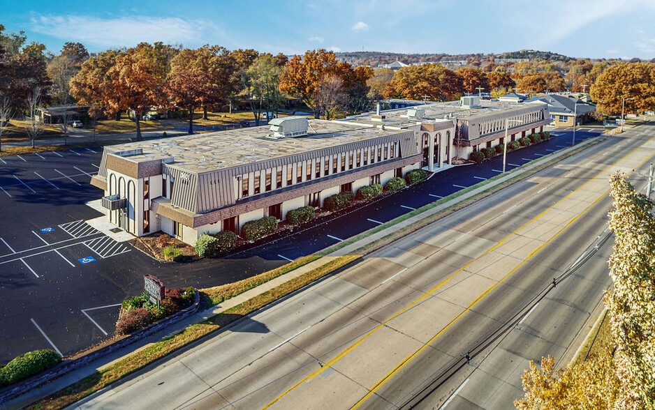 3601 SW 29th St, Topeka, KS for lease - Building Photo - Image 1 of 12