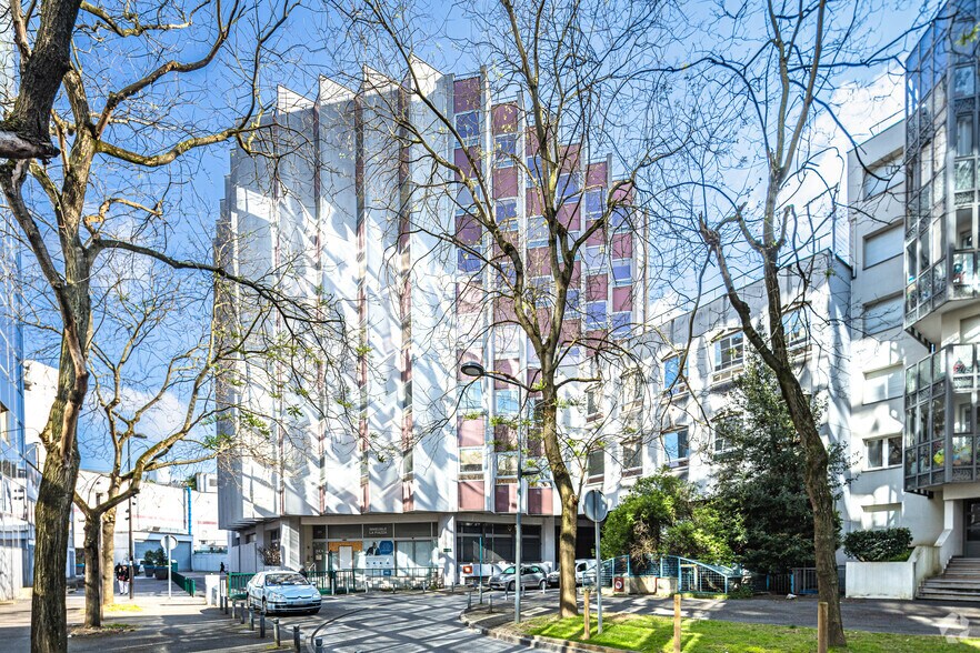 201 Rue De La Piazza, Noisy-le-Grand for lease - Primary Photo - Image 1 of 48