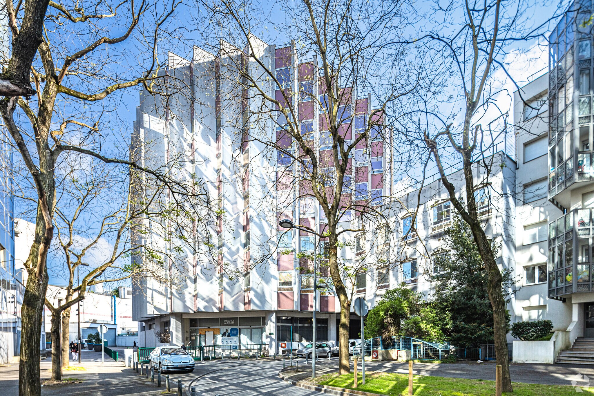 201 Rue De La Piazza, Noisy-le-Grand for lease Primary Photo- Image 1 of 49