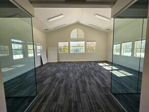 533 W 2600 S, Bountiful, UT for lease Interior Photo- Image 2 of 9