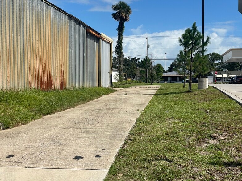 115 Whetzel St, Edgewater, FL for lease - Building Photo - Image 2 of 7