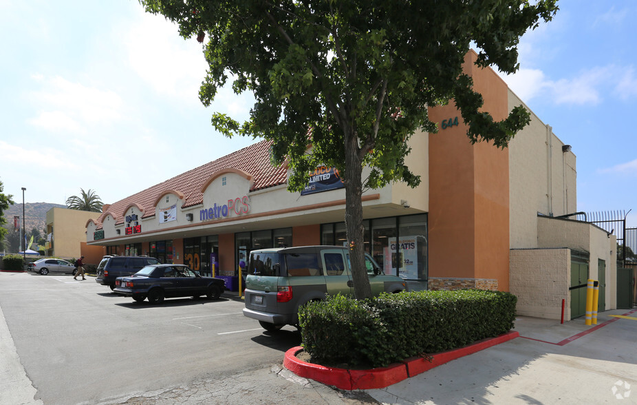 644 E San Ysidro Blvd, San Ysidro, CA for lease - Building Photo - Image 2 of 7