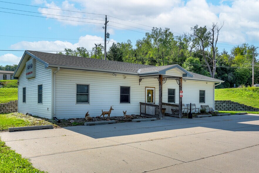 105 Grove St, Crescent, IA for sale - Building Photo - Image 1 of 1