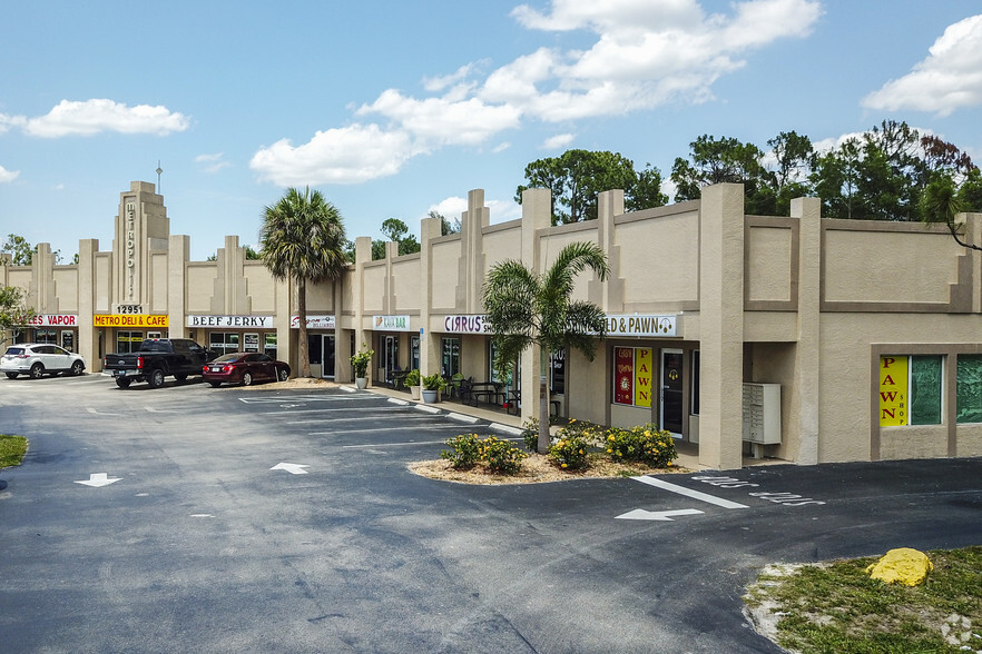 12951 Metro Pkwy, Fort Myers, FL for lease - Building Photo - Image 2 of 17