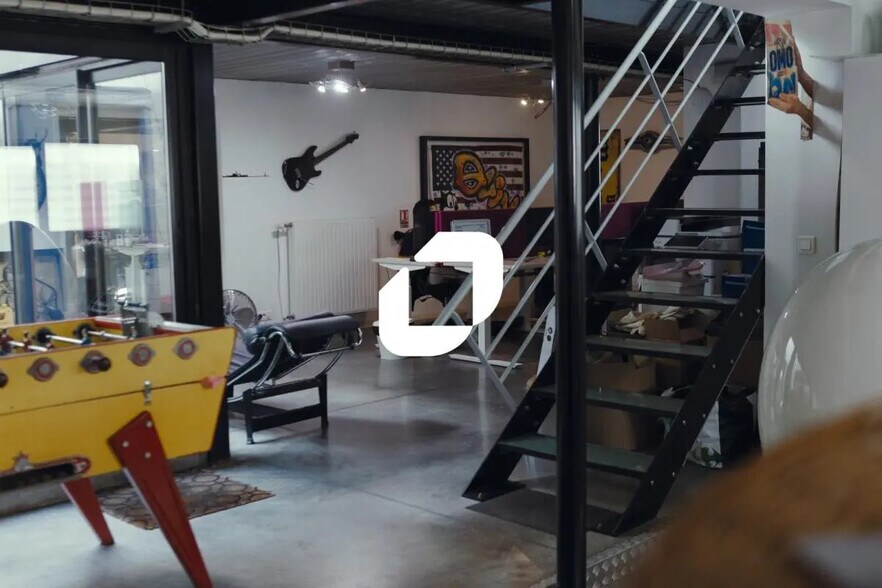 Office in Lille for lease - Building Photo - Image 2 of 9